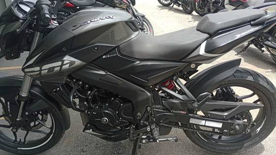 BAJAJ DOMINAR 200 
